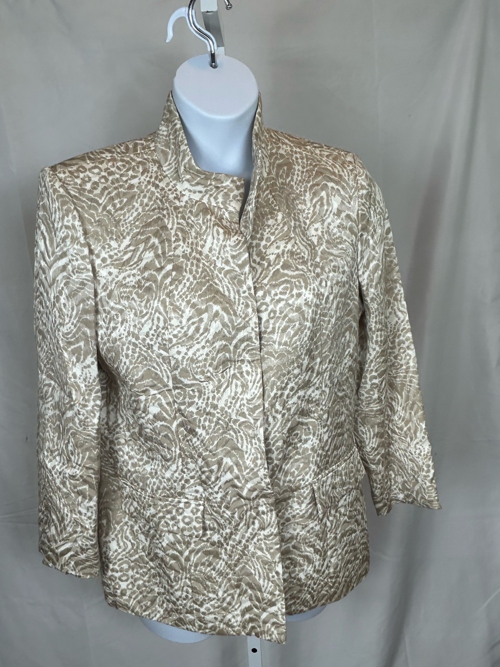 Neiman Marcus Cream & Tan Patterned Satin Blazer